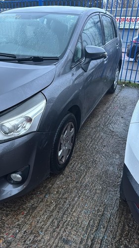 Toyota verso seater breaking - verso,